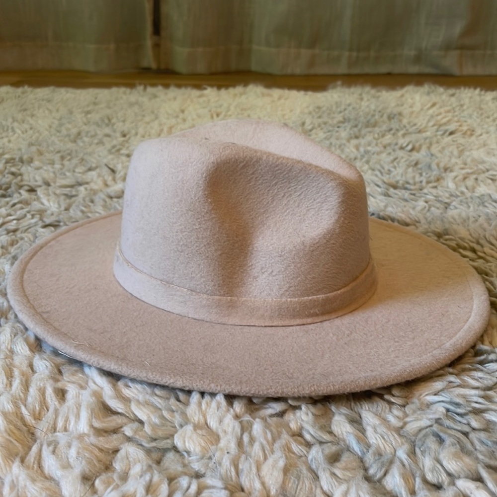 Cream Felt Hat ✨